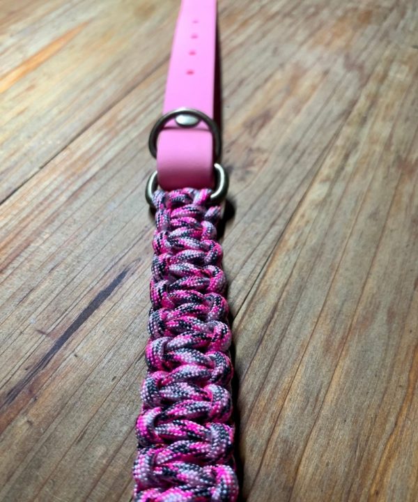 collier chiot bouledogue rose